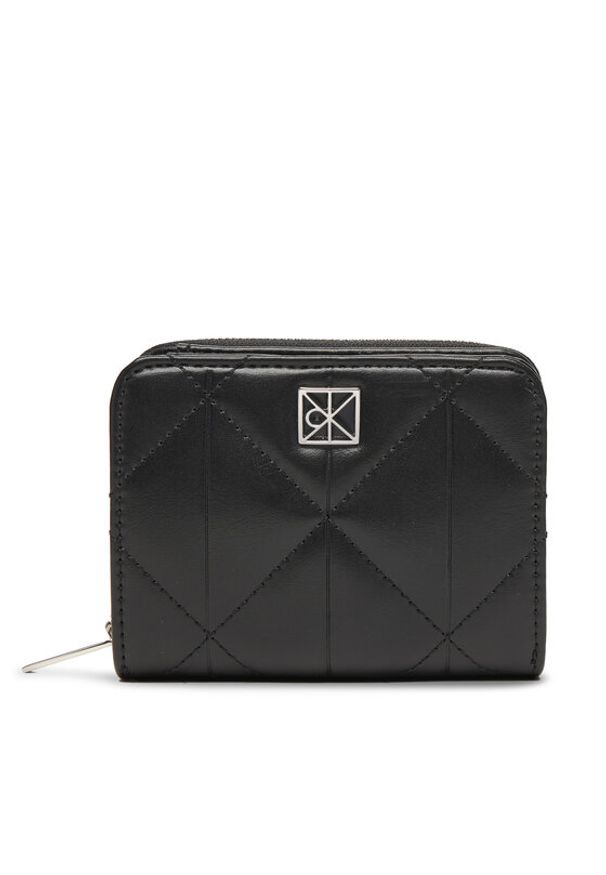 Calvin Klein Portfel Quilted Flap Zip Around LV04F1124G Czarny. Kolor: czarny. Materiał: skóra