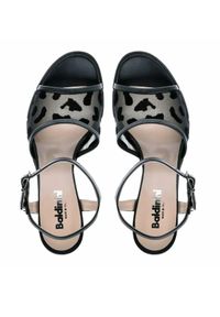 Baldinini - BALDININI - Czarne sandały z logowanym słupkiem. Zapięcie: pasek. Kolor: czarny. Wzór: ażurowy, motyw zwierzęcy. Obcas: na słupku. Styl: klasyczny. Wysokość obcasa: średni #2