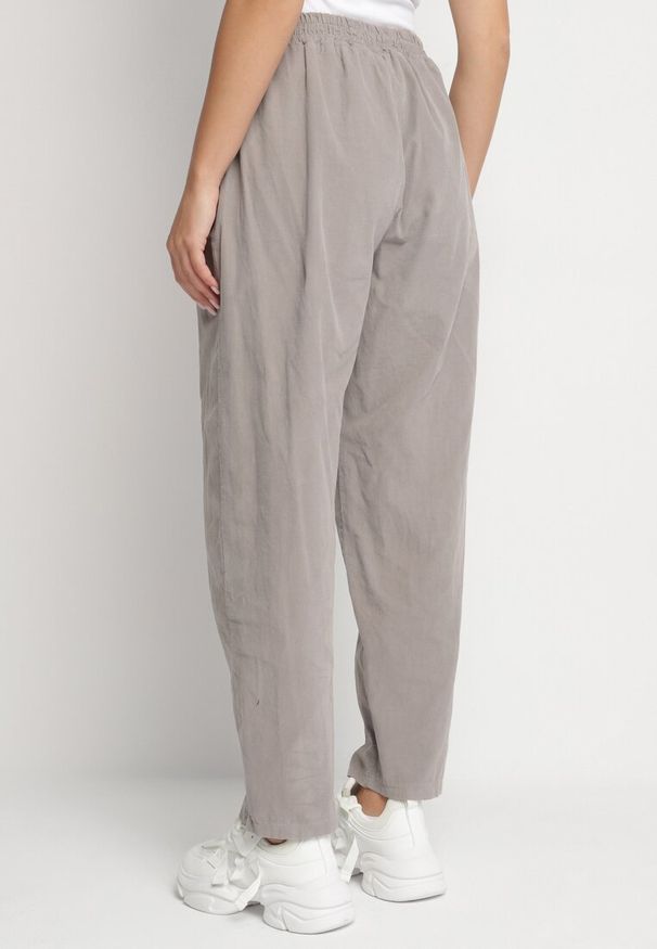 Born2be - Szare Klasyczne Spodnie z Bawełny z Wysokim Stanem Isesi. Okazja: na co dzień. Stan: podwyższony. Kolor: szary. Materiał: bawełna. Styl: klasyczny