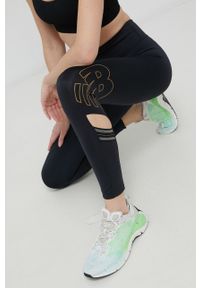 New Balance Spodnie damskie kolor czarny gładkie. Kolor: czarny. Materiał: dzianina, materiał. Wzór: gładki