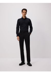 Reserved - Spodnie garniturowe slim fit - czarny. Kolor: czarny. Materiał: tkanina, wiskoza