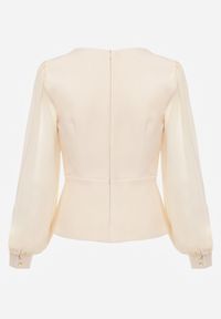 Born2be - Beżowa Bluzka Kopertowa VICES z Dekoltem V Bufiastymi Rękawkami i Zaakcentowanymi Ramionami Tine. Okazja: na co dzień, na komunię. Typ kołnierza: dekolt w kształcie V. Kolor: beżowy. Materiał: jeans. Długość rękawa: krótki rękaw. Styl: casual, elegancki #7