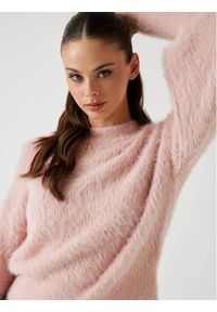 Guess Sweter 167547 Różowy Classic Fit. Kolor: różowy. Materiał: syntetyk
