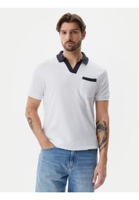 Guess Polo F5GP01 KC5Y1 Biały Regular Fit. Typ kołnierza: polo. Kolor: biały. Materiał: bawełna