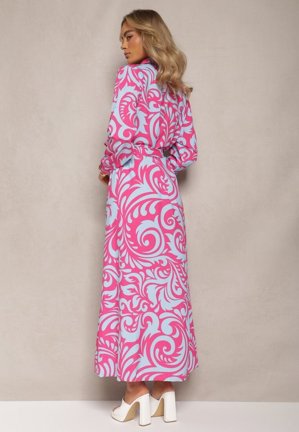 Renee - Fuksjowo-Niebieska Sukienka Koszulowa Maxi z Materiałowym Paskiem w Abstrakcyjny Print Lirans. Kolor: różowy. Materiał: materiał. Wzór: nadruk. Typ sukienki: koszulowe. Długość: maxi