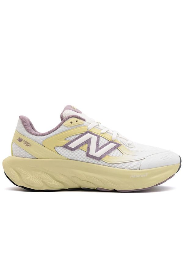 Buty New Balance UTRNQB - białe. Okazja: na spacer, na co dzień. Kolor: biały. Materiał: materiał, syntetyk. Szerokość cholewki: normalna. Sport: turystyka piesza