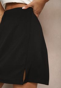 Renee - Czarna Casualowa Spódnica o Trapezowym Kroju Arezi. Okazja: na co dzień. Kolor: czarny. Styl: casual #4