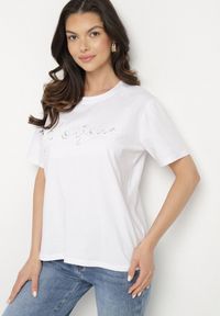 Born2be - Biały T-shirt z Bawełny o Kroju Oversize z Haftem i Cekinami Uliowena. Okazja: na co dzień, na spacer. Kolor: biały. Materiał: bawełna. Wzór: haft. Sezon: lato. Styl: casual #2