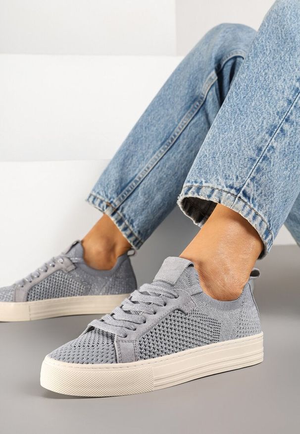 Born2be - Srebrne Sneakersy z Siateczkową Cholewką i Metaliczną Nicią Nimiovana. Okazja: na co dzień. Kolor: srebrny. Materiał: jeans. Szerokość cholewki: normalna. Sezon: lato