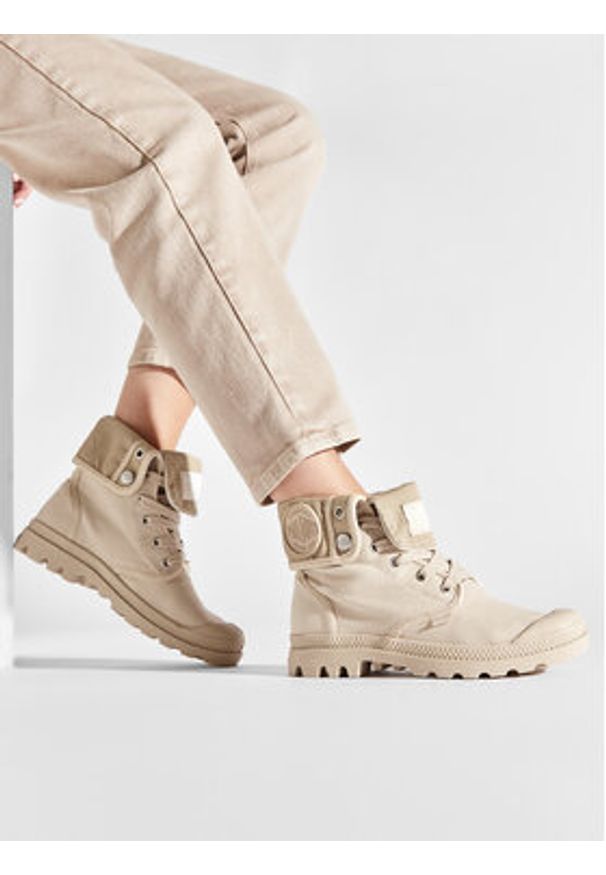 Palladium Trapery Baggy 92353-221-M Beżowy. Kolor: beżowy. Materiał: materiał