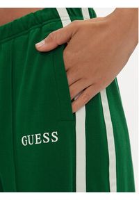 Guess Spodnie dresowe Zoey V4GB03 KC5R0 Zielony Regular Fit. Kolor: zielony. Materiał: bawełna #3