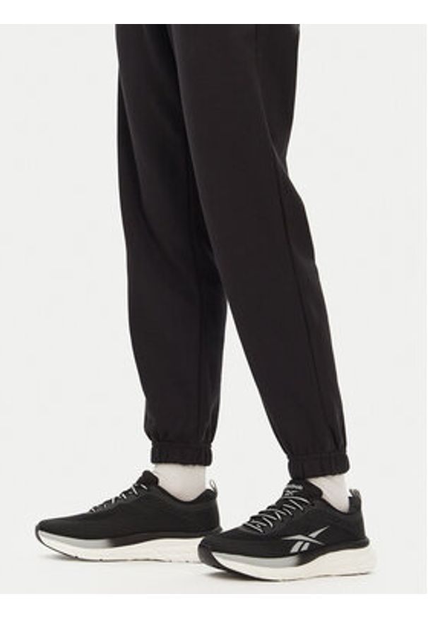 Reebok Spodnie dresowe 100071691 Czarny Regular Fit. Kolor: czarny. Materiał: bawełna