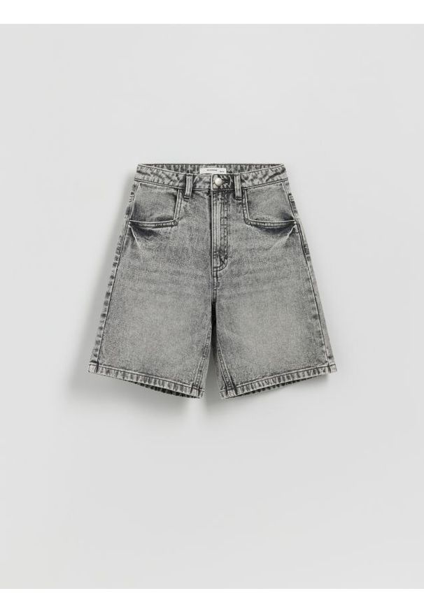 Reserved - Jeansowe bermudy - jasnoszary. Kolor: szary. Materiał: jeans