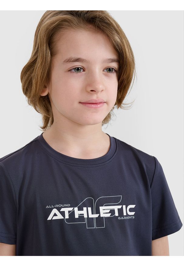 4f - 4F T-shirt sportowy szybkoschnący chłopięcy - szary 134/140 (8-10 lat). Kolor: szary. Materiał: syntetyk, włókno, dzianina, materiał, elastan. Wzór: jednolity, gładki, ze splotem, nadruk, napisy. Sezon: lato. Sport: fitness