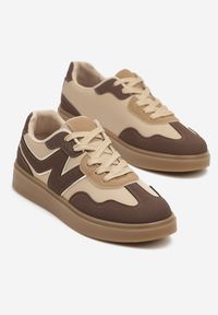 Renee - Brązowe Sneakersy Ozdobione Geometrycznym Motywem Benike. Okazja: na co dzień. Kolor: brązowy. Materiał: jeans. Wzór: aplikacja, geometria #5