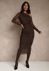 Renee - Brązowy Komplet z Koronki Ołówkowa Spódnica i Longsleeve Off Shoulder Nerinaera. Kolor: brązowy. Materiał: koronka. Wzór: koronka #5