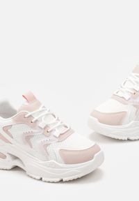 Born2be - Biało-Różowe Sneakersy na Grubej Podeszwie z Metalicznym Zdobieniem Teda. Kolor: różowy. Wzór: aplikacja