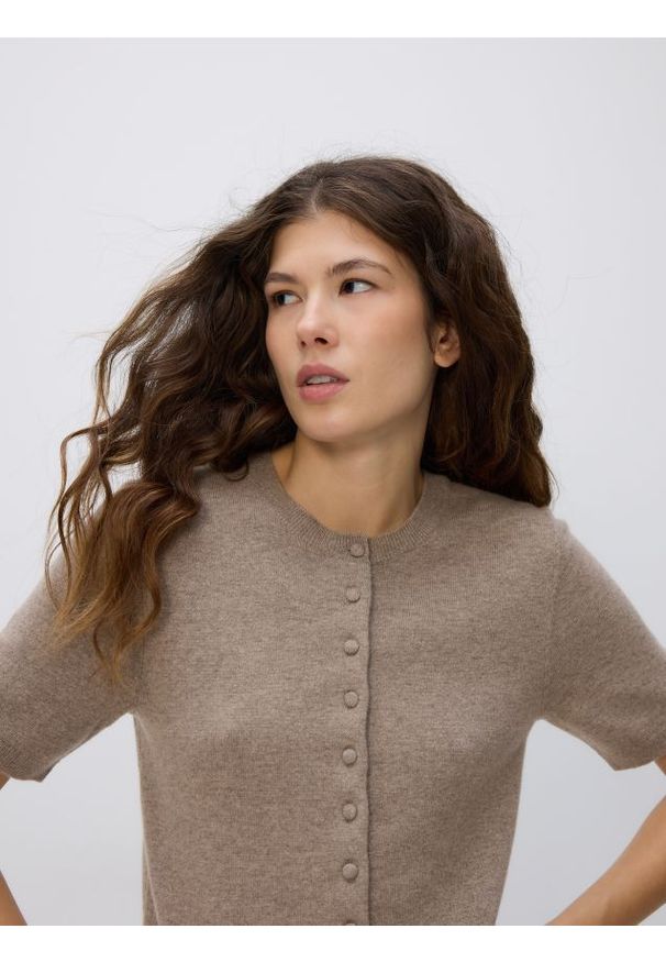 Reserved - Kardigan z wełny merino - brązowy. Kolor: brązowy. Materiał: wełna