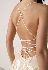 Born2be - Beżowa Koktajlowa Sukienka Siateczkowa z Odkrytymi Plecami z Wiązaniem Cezelle. Kolor: beżowy. Materiał: materiał. Wzór: aplikacja, kwiaty. Styl: wizytowy #7