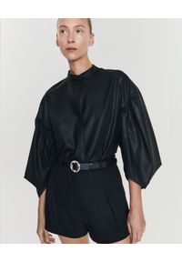 ANIA KUCZYŃSKA - Czarna koszula z wełny Monte. Kolor: czarny. Materiał: wełna. Wzór: geometria