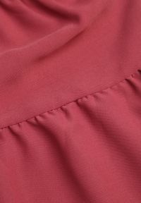 Born2be - Ciemnoróżowa Rozkloszowana Sukienka z Falbankami Zapinana przy Szyi Rettesa. Okazja: na co dzień. Typ kołnierza: kołnierz z falbankami. Kolor: różowy. Materiał: wiskoza. Sezon: lato. Styl: elegancki, casual #6