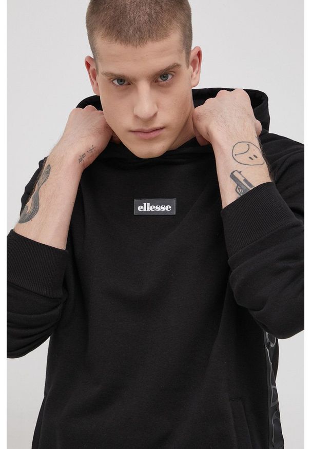 Ellesse Bluza Street męska kolor czarny z kapturem gładka. Typ kołnierza: kaptur. Kolor: czarny. Materiał: dzianina. Wzór: gładki. Styl: street
