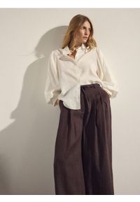 Reserved - Lniane spodnie z wiązaniem - ciemnobrązowy. Kolor: brązowy. Materiał: len #1