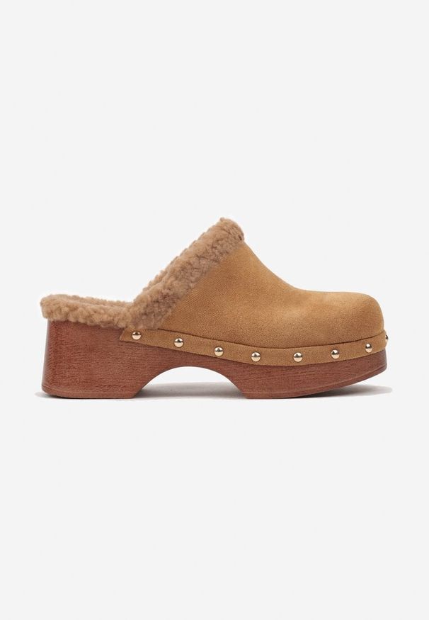 Born2be - Brązowe Klapki Typu Mule na Grubej Podeszwie z Barankiem i Ćwiekami Cretinea. Okazja: na co dzień. Kolor: brązowy. Materiał: jeans. Wzór: aplikacja. Sezon: jesień. Styl: elegancki, casual