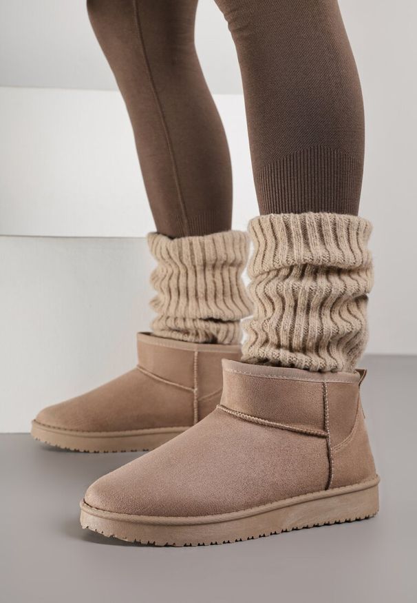 Renee - Ciemnobeżowe Śniegowce z Niską Cholewką Retira. Okazja: na co dzień. Wysokość cholewki: przed kostkę. Kolor: beżowy. Materiał: jeans. Szerokość cholewki: normalna. Sezon: zima. Styl: casual