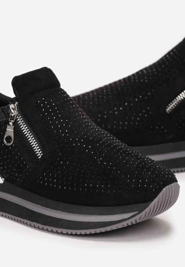 Born2be - Czarne Sneakersy na Platformie z Suwakami i Cyrkoniami Difera. Kolor: czarny. Szerokość cholewki: normalna. Obcas: na platformie