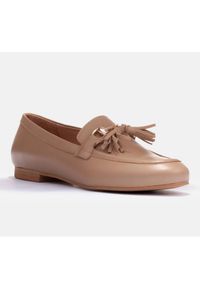 Marco Shoes Loafersy skórzane z frędzlami beżowy. Kolor: beżowy. Materiał: skóra #9