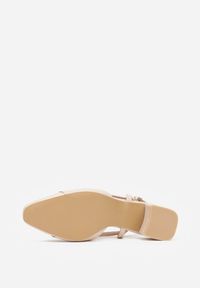 Renee - Beżowe Sandały Slingback na Klocku z Lakierowanym Noskiem Iphisania. Kolor: beżowy. Materiał: lakier. Wzór: grochy. Styl: retro #7