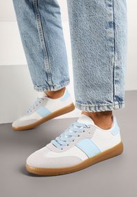 Born2be - Biało-Niebieskie Sneakersy Retro w Stylu Klasycznych Tenisówek Tanonea. Okazja: na co dzień. Zapięcie: sznurówki. Kolor: biały. Materiał: jeans