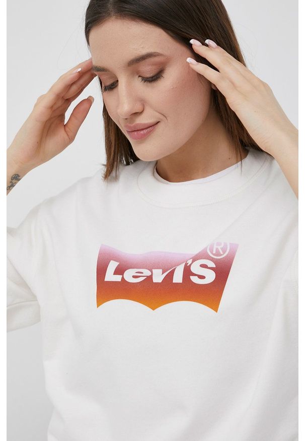 Levi's® - Levi's bluza damska kolor biały z nadrukiem. Okazja: na spotkanie biznesowe, na co dzień. Kolor: biały. Wzór: nadruk. Styl: casual, biznesowy