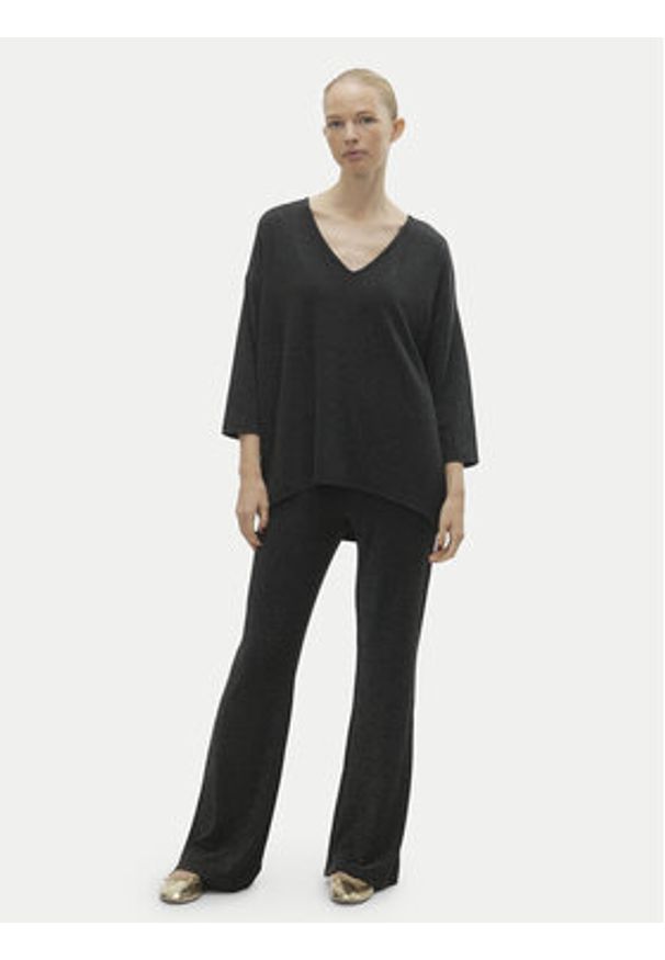 Vero Moda Spodnie dzianinowe Kanva 10296871 Czarny Regular Fit. Kolor: czarny. Materiał: syntetyk