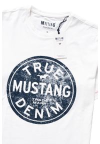 Mustang - MUSTANG T SHIRT Printed Tee CLOUD DANCER 1007070 2020. Kolor: biały. Wzór: nadruk #8