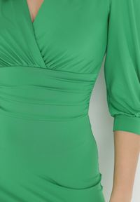 Born2be - Zielona Sukienka Agathinca. Kolor: zielony. Materiał: wiskoza, dzianina. Długość rękawa: długi rękaw. Długość: mini