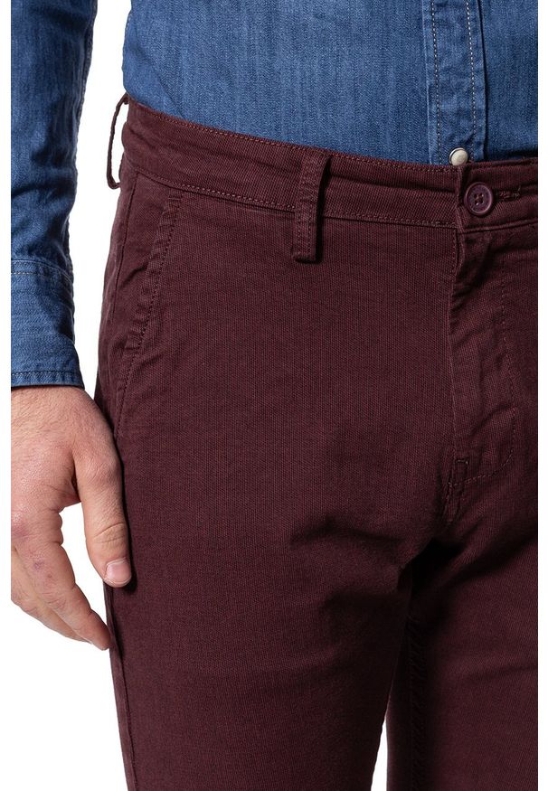 Lee - LEE SPODNIE MĘSKIE CHINO BURGUNDY ARRAY L768LL26. Okazja: na co dzień. Styl: elegancki, wizytowy, casual