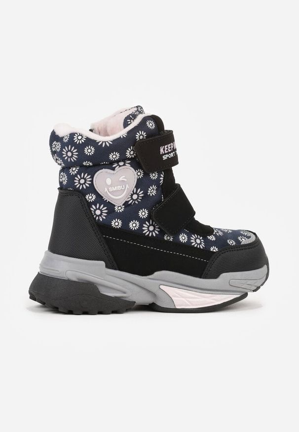 Born2be - Granatowe Śniegowce w Kwiatki z Sercem i Napisem Alwedina. Okazja: na co dzień. Kolor: niebieski. Materiał: jeans. Wzór: napisy, kwiaty. Sezon: zima. Styl: casual, elegancki