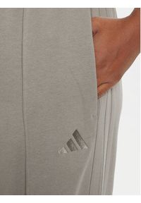 Adidas - adidas Dres Energize JX0535 Zielony Regular Fit. Kolor: zielony. Materiał: bawełna