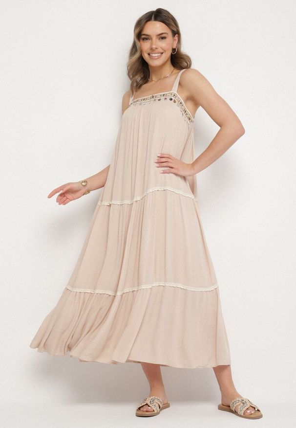 Born2be - Beżowa Wiskozowa Sukienka o Rozkloszowanym Kroju z Biżuteryjnym Zdobieniem Mevinda. Okazja: na co dzień. Kolor: beżowy. Materiał: wiskoza. Długość rękawa: na ramiączkach. Wzór: aplikacja. Styl: casual, elegancki