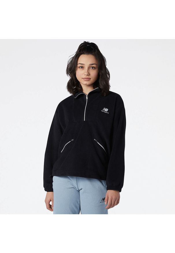 Bluza New Balance WT13513BK - czarna. Kolor: czarny. Materiał: tkanina, polar, materiał. Długość: długie. Sezon: zima