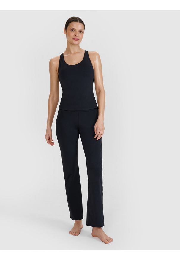 4f - 4F Legginsy do jogi i pilatesu z rozszerzanymi nogawkami damskie - czarne M. Stan: podwyższony. Kolor: czarny. Materiał: dzianina, elastan, włókno, tkanina, syntetyk, materiał. Wzór: gładki, ze splotem. Sport: joga i pilates