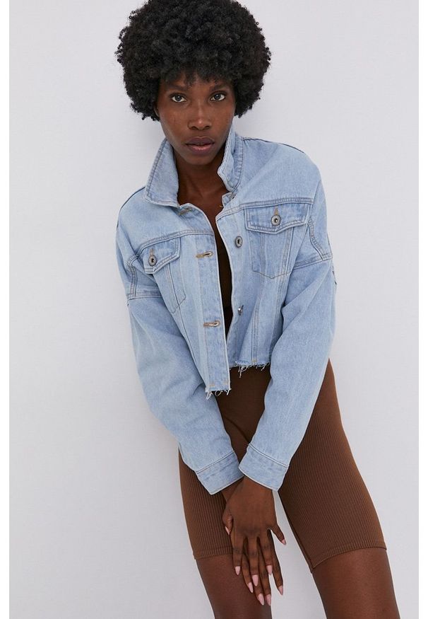 Answear Lab Kurtka jeansowa damska przejściowa. Okazja: na co dzień. Kolor: niebieski. Materiał: jeans. Styl: wakacyjny