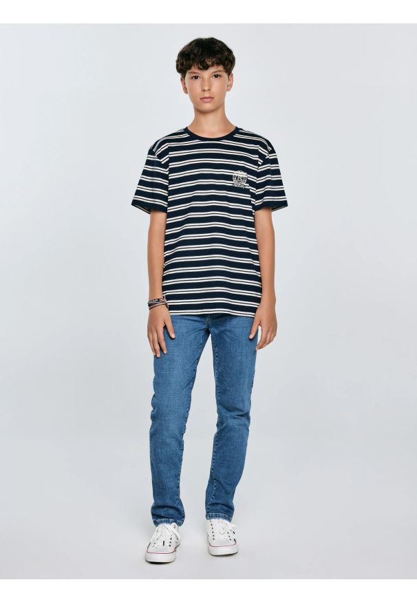 Big-Star - Koszulka chłopięca w paski granatowa Sewer 403. Okazja: na uczelnię, na co dzień, na spacer. Kolor: niebieski. Materiał: dzianina, jeans, skóra. Wzór: paski. Styl: casual, klasyczny
