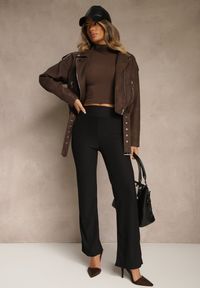 Renee - Czarne Prążkowane Spodnie High Waist z Szerokimi Nogawkami Resoda. Okazja: na co dzień. Stan: podwyższony. Kolor: czarny. Materiał: prążkowany. Długość: krótkie. Styl: casual #5