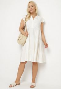 Born2be - Jasnobeżowa Sukienka o Rozkloszowanym Kroju z Dekoltem w Serek Meverina. Okazja: na co dzień. Typ kołnierza: dekolt w serek. Kolor: beżowy. Długość rękawa: krótki rękaw. Wzór: aplikacja. Typ sukienki: rozkloszowane, proste. Styl: casual, elegancki #7