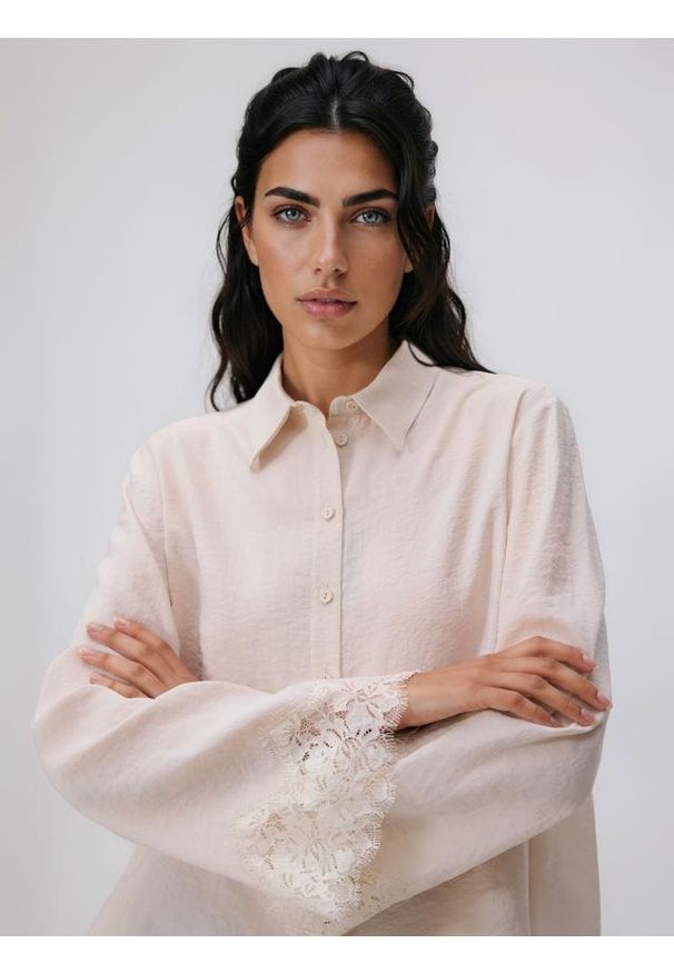 Reserved - Koszula z modalem - kremowy. Kolor: kremowy. Materiał: tkanina