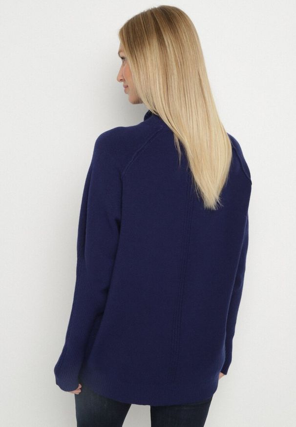 Born2be - Granatowy Klasyczny Golf z Dodatkiem Kaszmiru Zoirmosa. Okazja: do pracy, na co dzień, na spotkanie biznesowe. Typ kołnierza: golf. Kolor: niebieski. Materiał: kaszmir. Długość rękawa: długi rękaw. Długość: długie. Styl: klasyczny