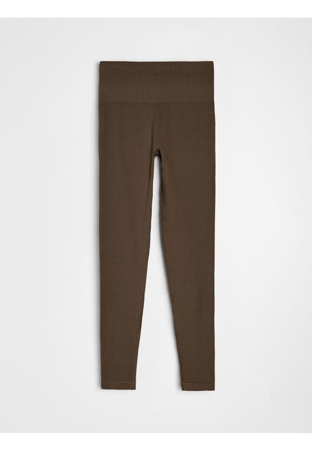Sinsay - Prążkowane legginsy basic - brązowy. Kolor: brązowy. Materiał: prążkowany
